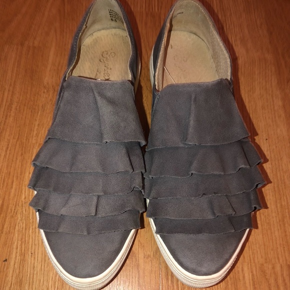 ANTHROPOLOGIE Seychelles Suede Quake Ruffle Grey Taupe Sneakers 6.5 - Picture 2 of 6